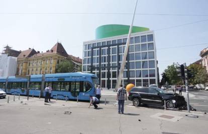 Stravična nesreća u centru Zagreba: Sudar dvaju vozila