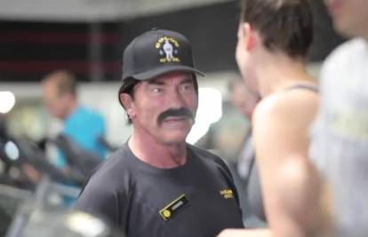 Brkati Arnie brisao znoj s čela vježbačima tijekom treninga