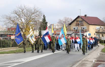 Kolona sjećanja za žrtve Borova naselja: 'Još tražim sina! Samo da ga nađem, da mogu i ja otići'