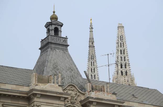 Zagreb: Oštećeni krovovi nakon potresa velika su opasnost za prolaznike