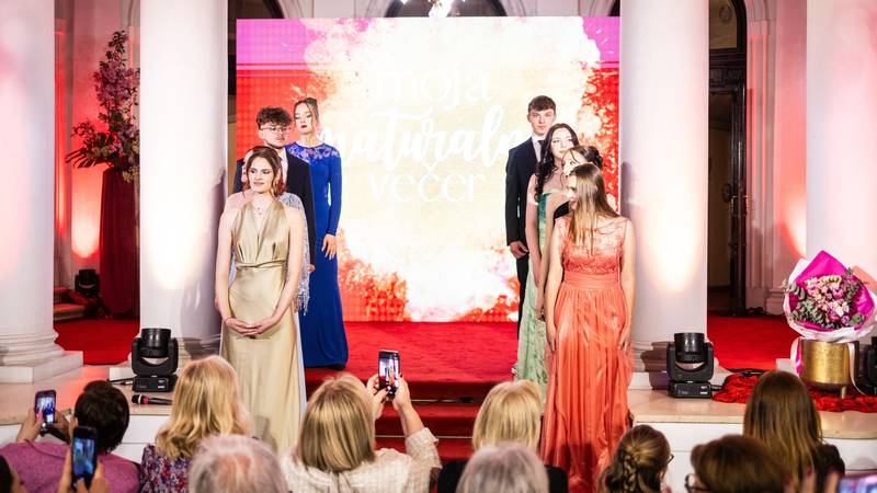 FOTO Maturanti bez roditeljske skrbi nosili kreacije koje su za njih napravili hrvatski dizajneri