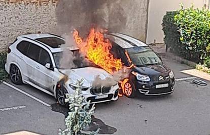 VIDEO Izgorjela dva auta na Kvatriću: 'Čula se eksplozija'