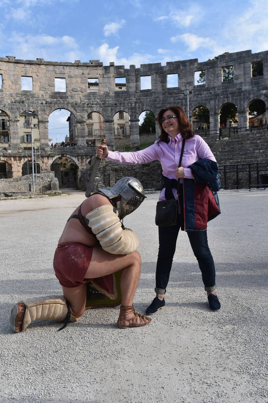 Gladijatori su opet u Areni, ali sada se bore s diplomatima