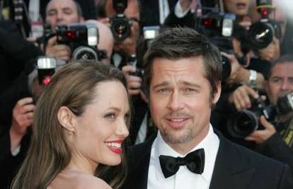  Angelina Jolie: Brad puši marihuanu zbog J. Aniston