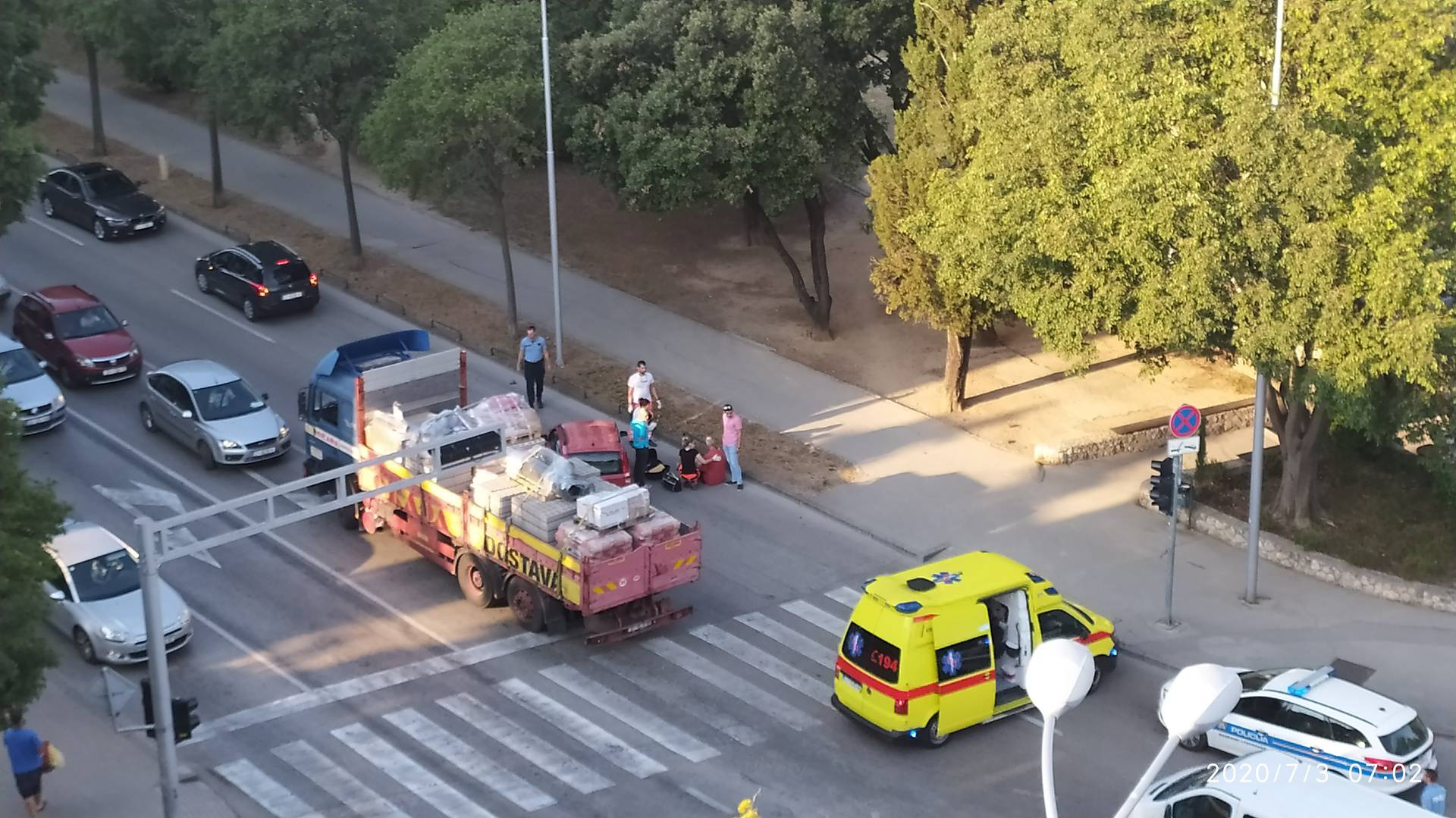 Sudarili se motocikl i automobil u Splitu, jedan čovjek ozlijeđen