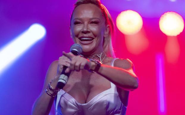 Vinkovci: Koncert Maje Šuput na 60. Vinkovačkim jesenima