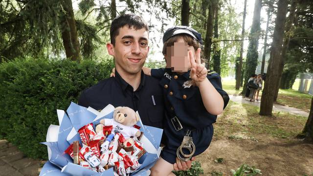 Prisega u Zagrebu: Filip postao policajac, a prva mu je čestitala seka odjevena u malu policajku