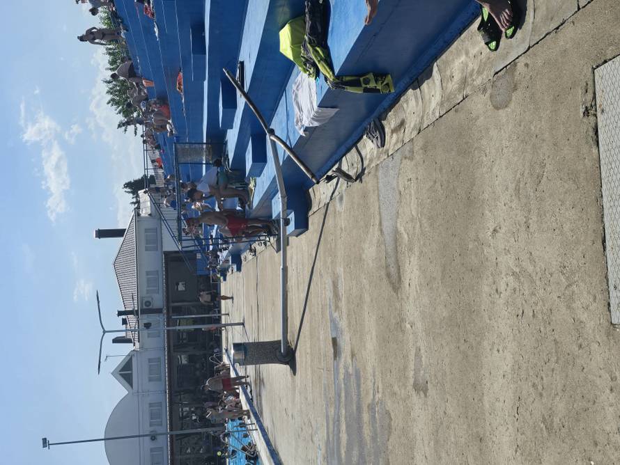 Drama na bazenima u Đakovu: 'Stup mi je skoro odrezao noge'