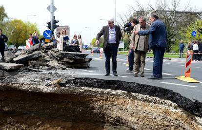 "Krater na Slavonskoj aveniji mora biti saniran za 10 dana"