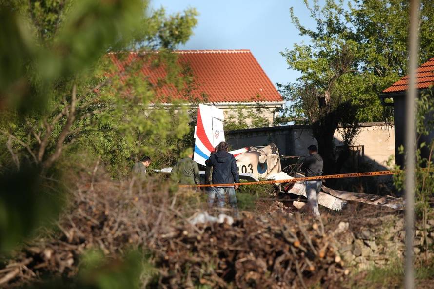 MiG-ovi su padali zbog kvara hidraulike, ali i sudara. U padu školskog aviona poginulo dvoje