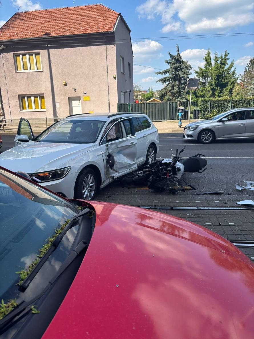 FOTO Užas u Dubravi: U sudaru auta i motora ozlijeđen čovjek