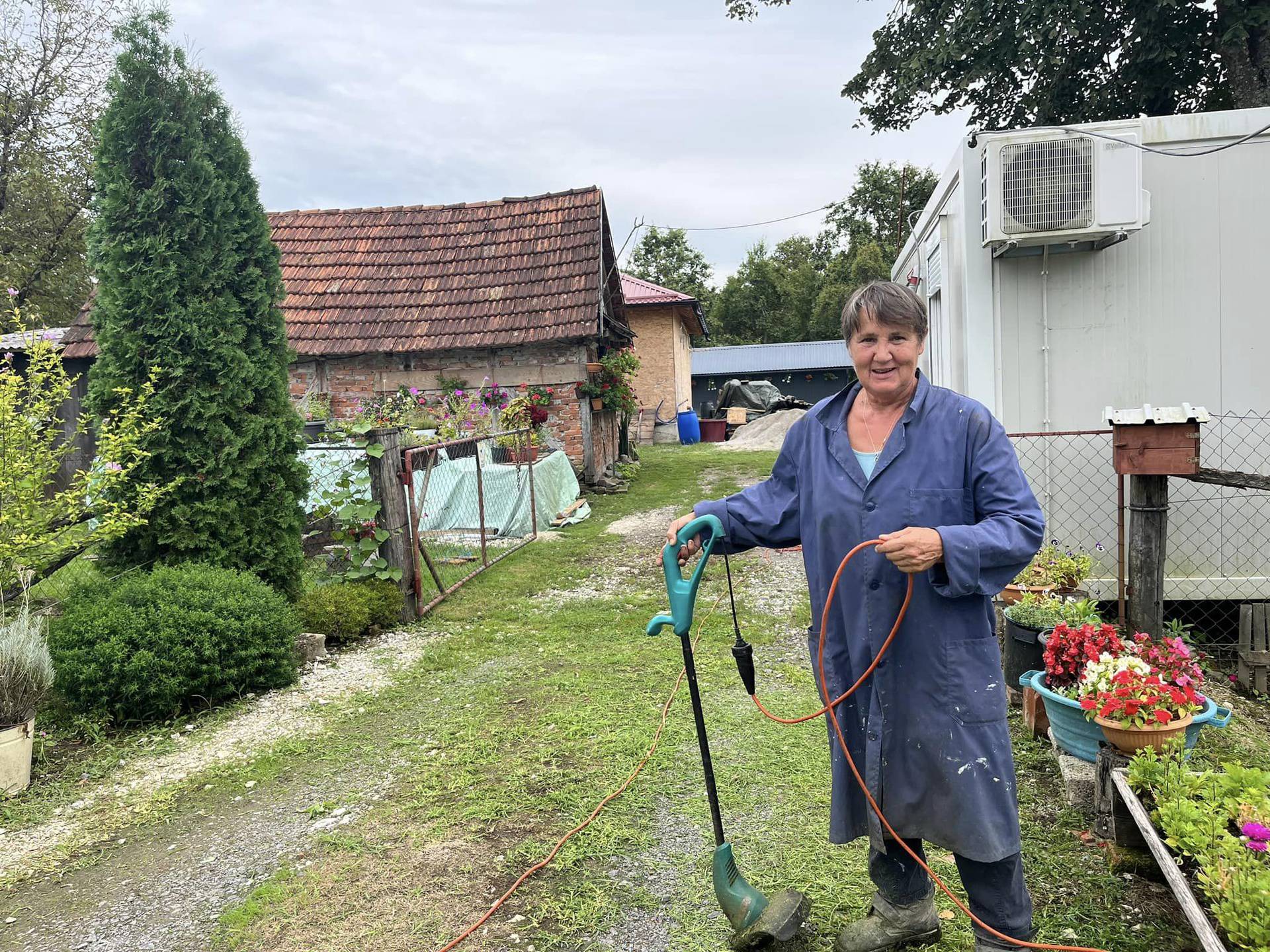 Ovo je Mira. Živi u kontejneru, ali ne očajava: 'Uživajte u prekrasnoj okućnici i cvijeću'