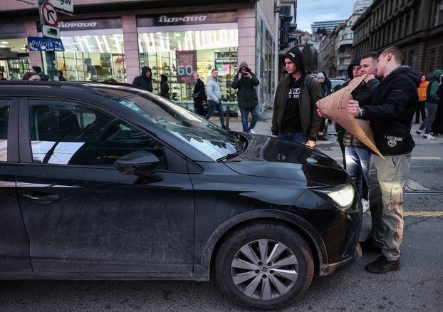 Sarajevo: Neki od vozača koji prolaze gradom zaustavljeni su i pridružili su se prosvjednicima