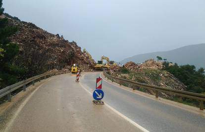 Radnici minirali brdo pa na sat i pol “odsjekli” jug Hrvatske