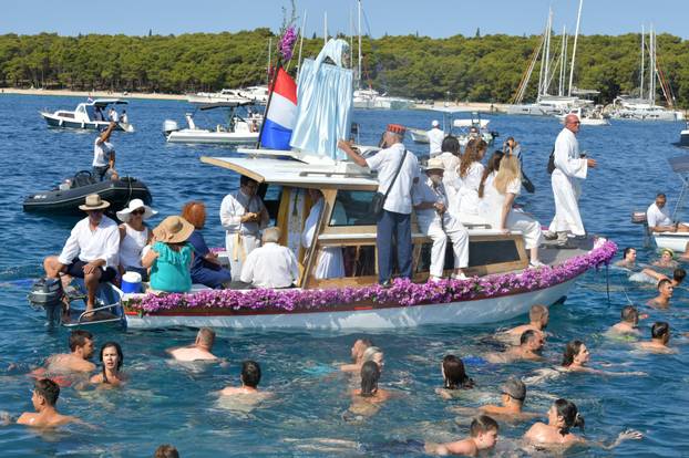 Rogoznica: Ispracaj Gospe od Kapelice