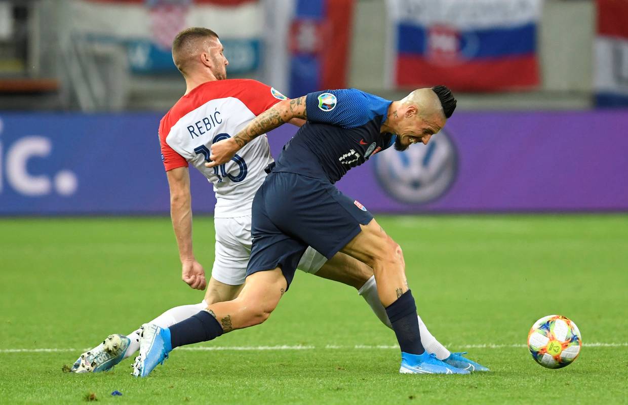 Uefa kaznila Slovake i Mađare: Igrat će na praznom stadionu