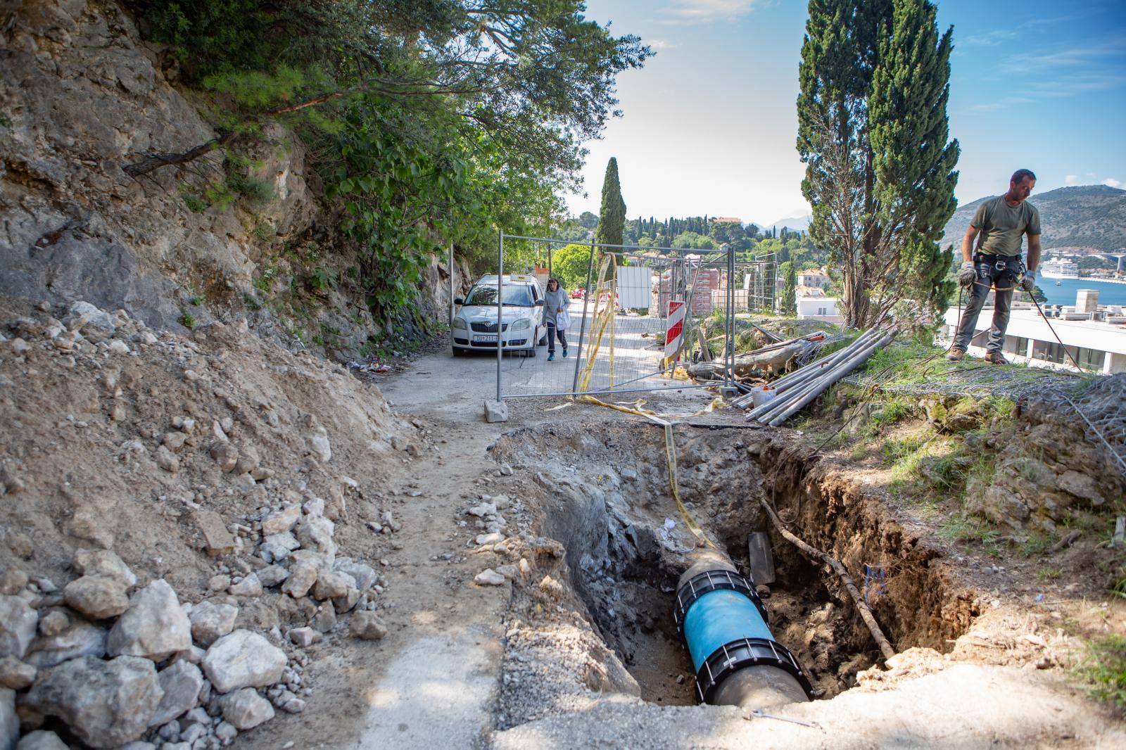 Dubrovnik: Zbog radova privatnog investitora probijena je glavna vodovodna cijev
