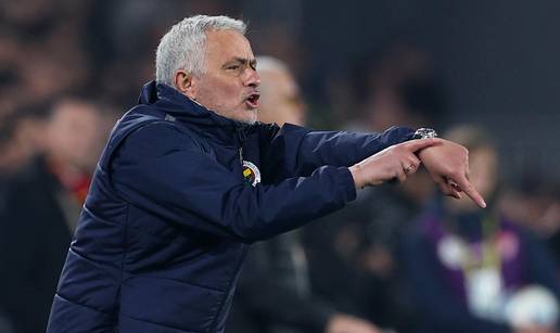 'Tresla se brda, rodio se miš!' Jose Mourinho saznao kaznu za napad na trenera Galatasaraya