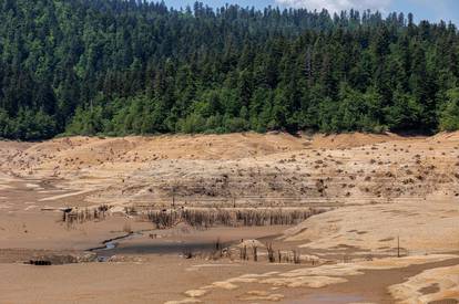 Nevjerojatni prizori: Lokvarsko jezero isušeno nakon nekoliko mjeseci. Evo kako izgleda danas