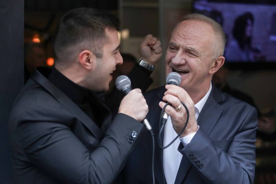 Zagreb: Mate Bulić družio se s građanima i najavio svoju turneju Ja sam na te ponosan