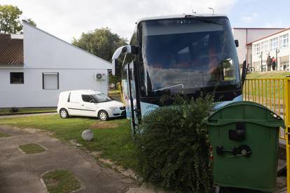 FOTO Ovako izgleda dvorište vrtića u Sinju u koje je sletio vozač busa: Izgubio je kontrolu