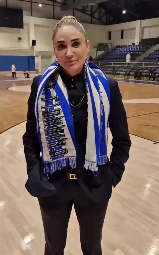 FOTO Trenerica u štiklama ruši barijere i ide u novu avanturu. Nazivaju je 'ženski Fatih Terim'