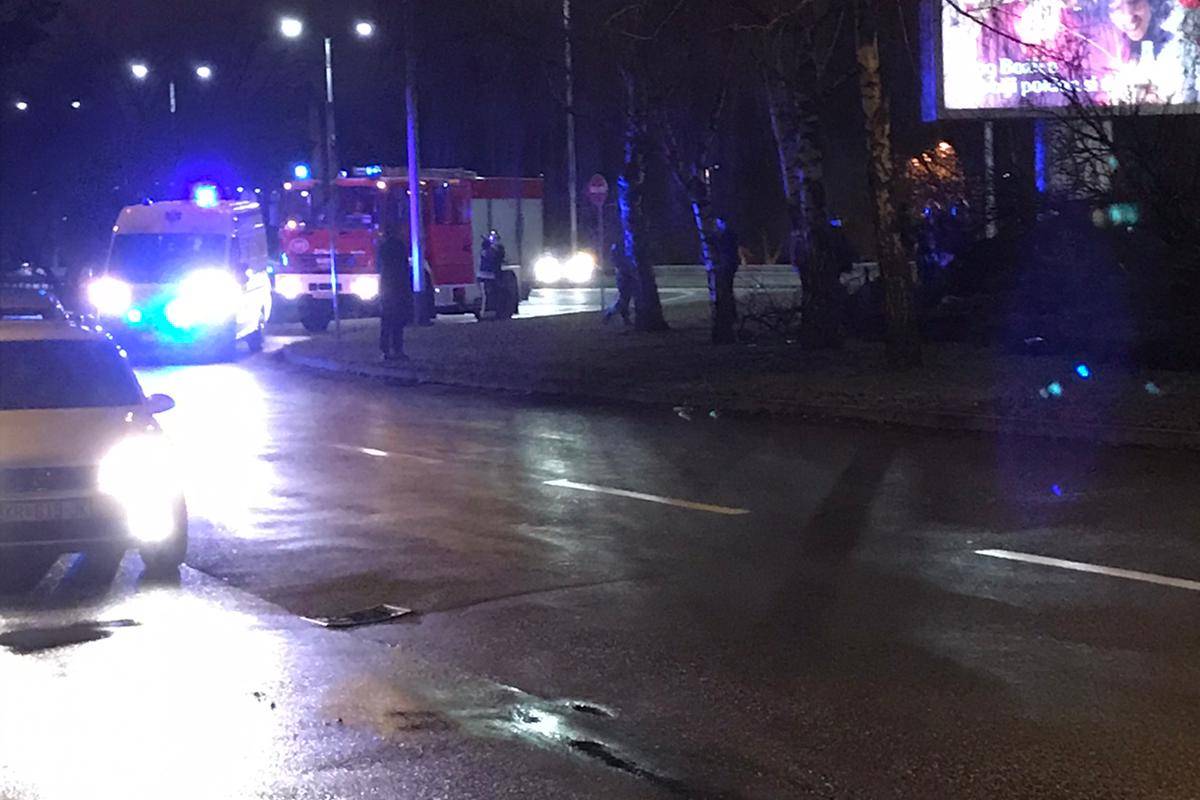 Na Slavonskoj aveniji je auto sletio s kolnika i prevrnuo se