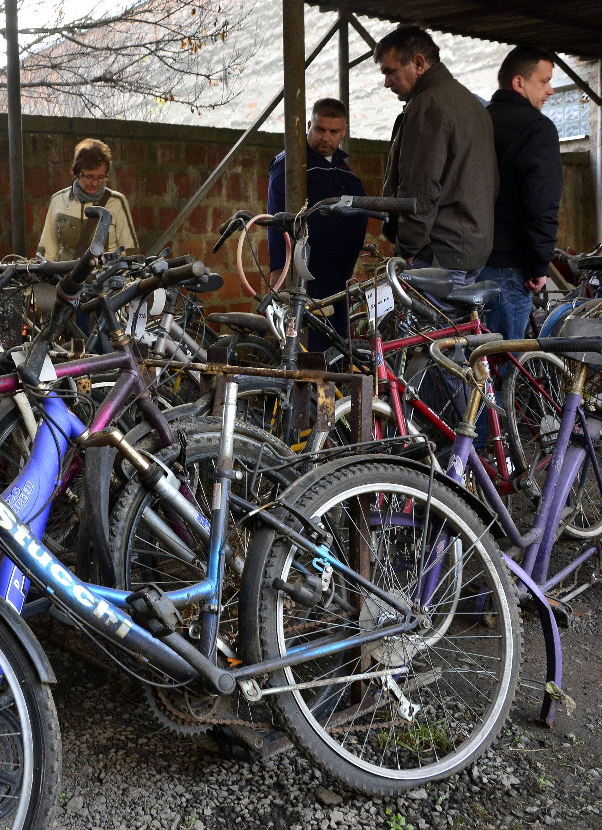 Javna rasprodaja: Na prodaju je ponuđeno stotinjak bicikla