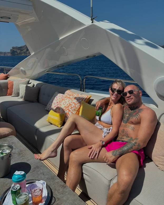 FOTO Dok je bio nitko, ona ga je uzdržavala. Sad silovatelj Conor McGregor vara ženu gdje stigne