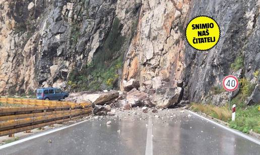 FOTO/VIDEO Gromade zatrpale cestu kod Makarske! HC prije 10 dana: 'Tu nema šanse za odron'