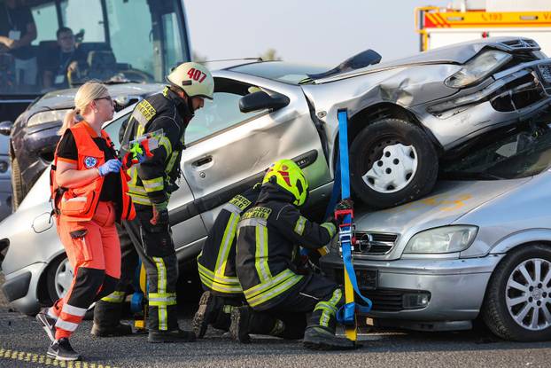 Zagreb: U blizini naplatne postaje Sveta Helena održana je vježba "Sigurnost 25"