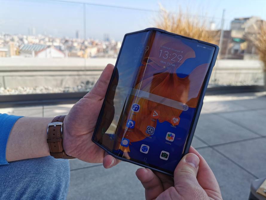 Telefon na rubu budućnosti: Testirali smo Huawei Mate Xs