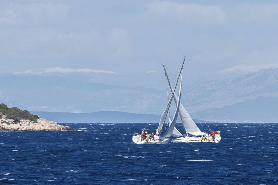 FOTO U Viškoj vali žene opet preuzimaju kormilo: Uskoro kreće deseta regata PMS Žena