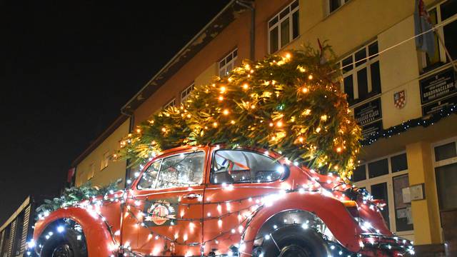 Tijekom manifestacije Advent u Daruvaru središte grada sjaji  u blagdanskom ozračju