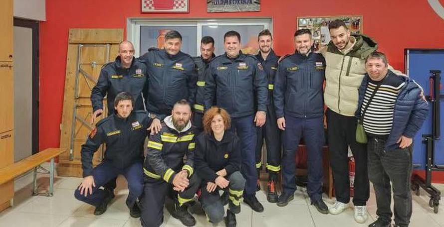 FOTO Zvonimira Srnu dočekali susjedi vatrogasci u Metkoviću: 'Prijatelju, hvala ti na svemu!'