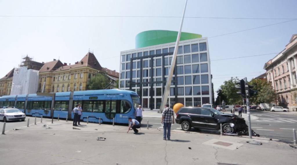 Stravična nesreća u centru Zagreba: Sudar dvaju vozila