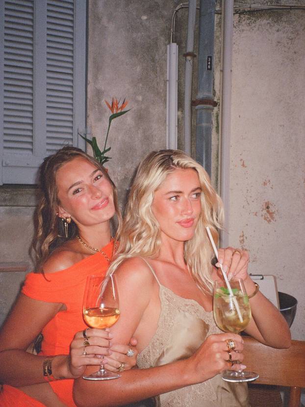 FOTO Ashlee ne prestaje privlačiti poglede: Radi za hit brend bikinija i pokazuje obline