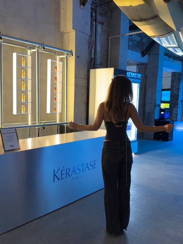 FOTO Unuka legende kriketa izazvala pomamu bez grudnjaka