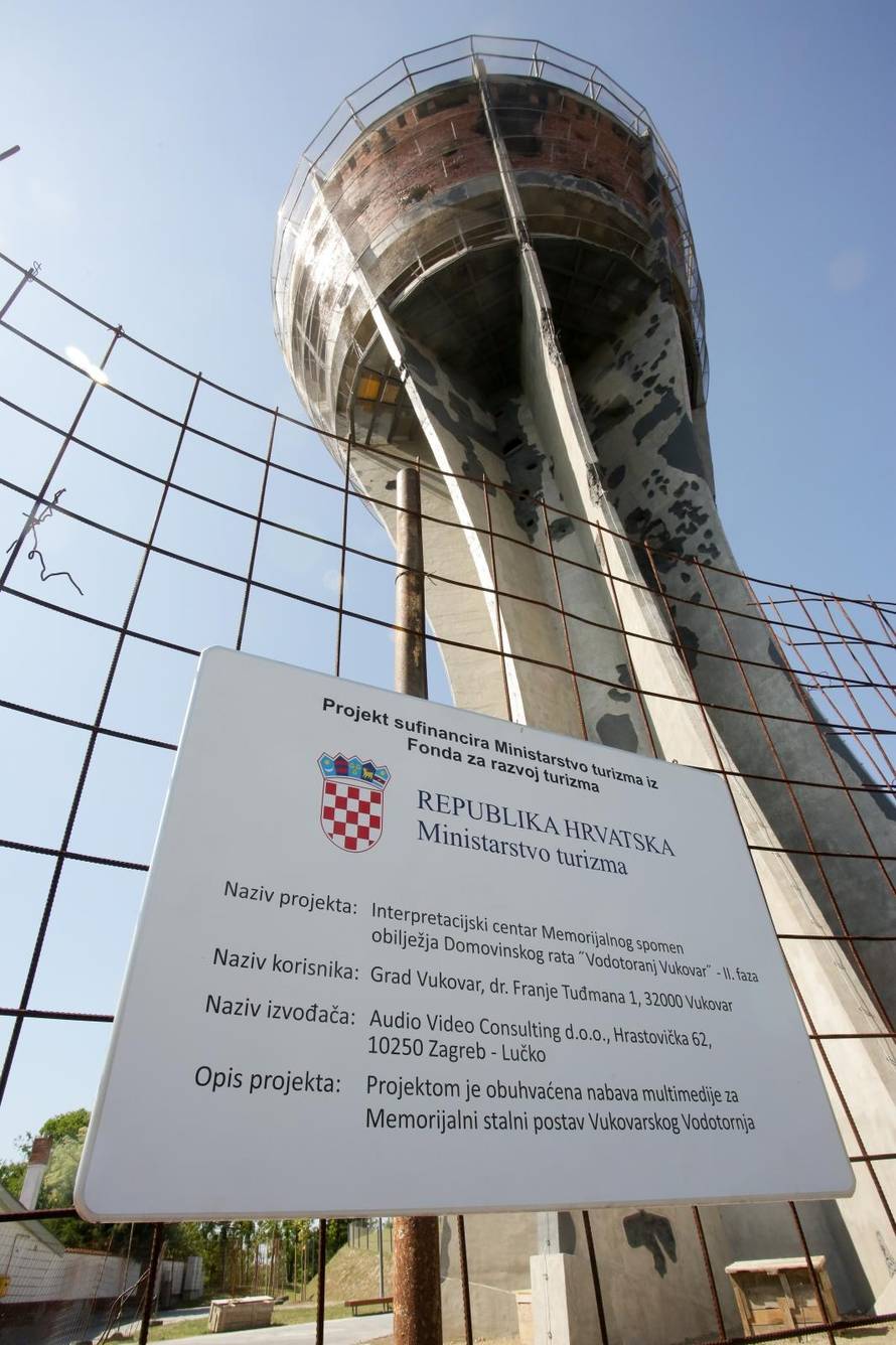 Gradonačelnik Vukovara obišao Vodotoranj koji je u završnoj fazi izgradnje