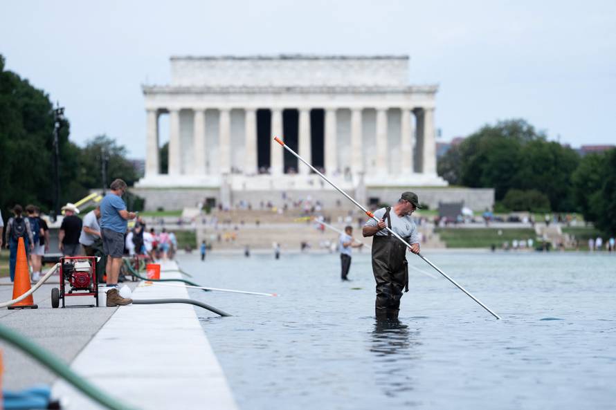 Renovations on the Lincoln Memorial Reflecting Pool