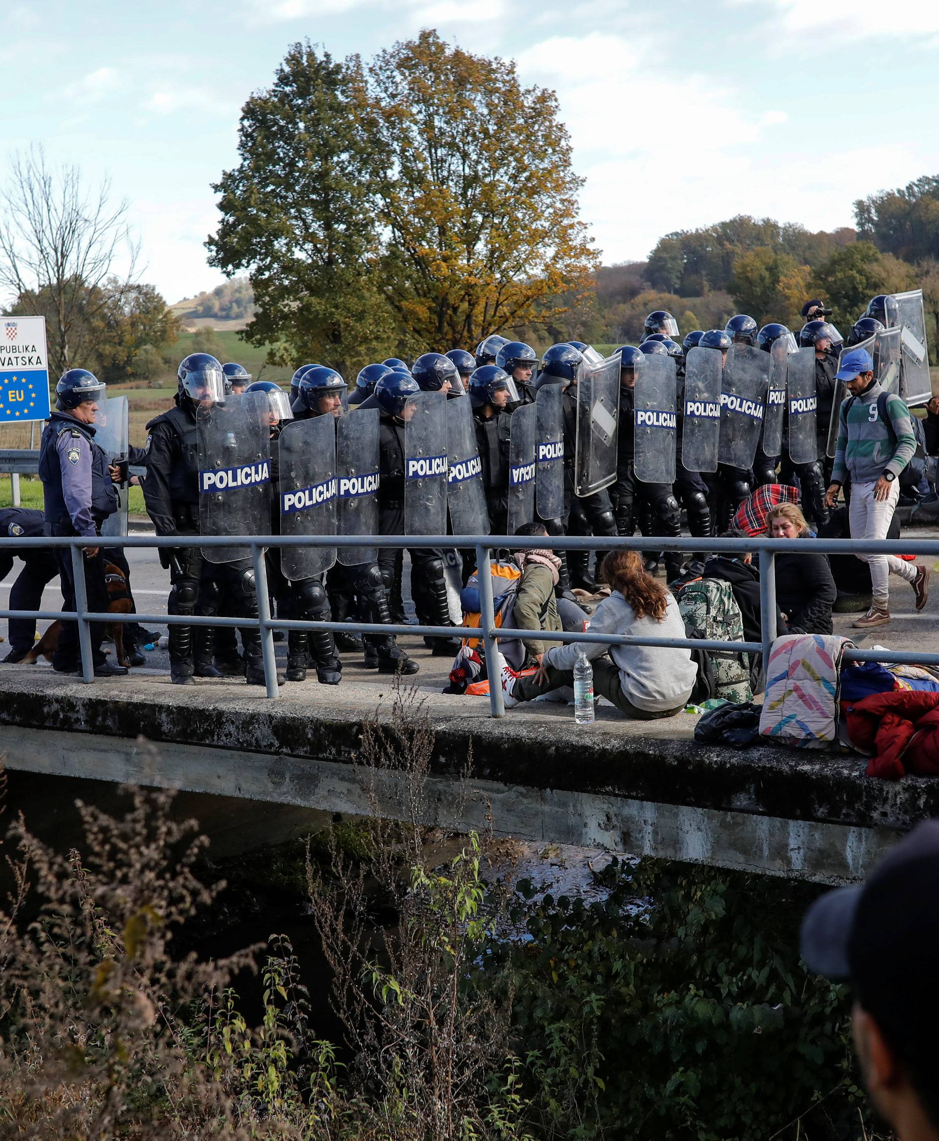 Migrants at the Maljevac border crossing between Bosnia and Croatia