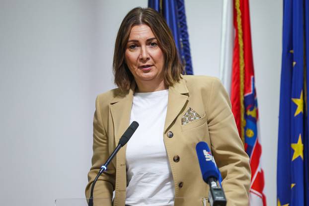 Zagreb: Ministar Tomo Medved uručio je braniteljske zahvalnice postrojbama iz Domovinskog rata