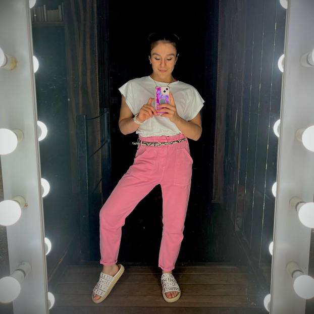 JEZIVE SCENE U UFC-u: Borkinja izgubila svijest nakon brutalnog nokauta! Pobjednica se molila