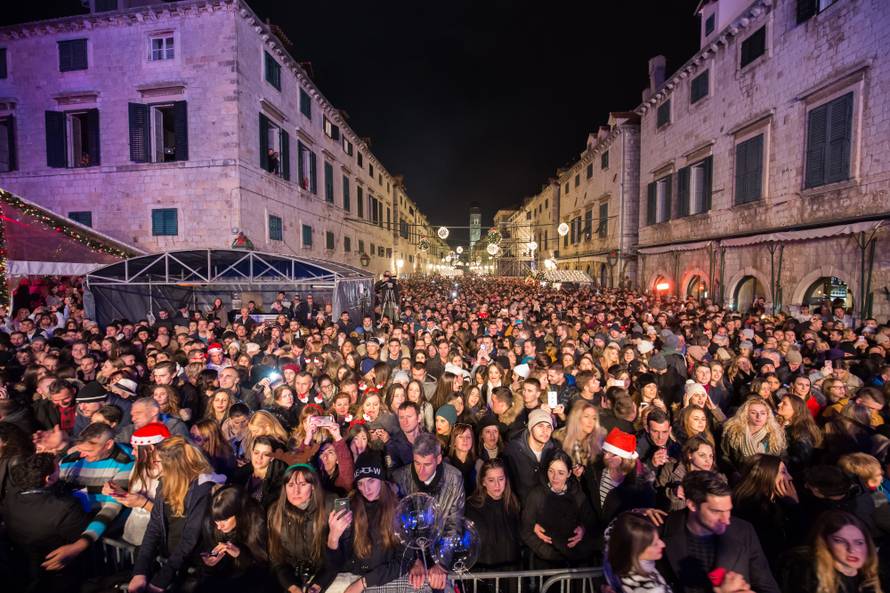 Pogledajte kako se Nova čekala u Zagrebu, Splitu, Zadru...