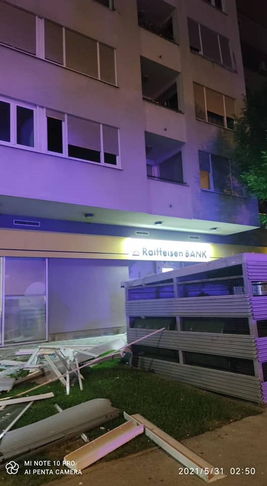 Eksplozija na Laništu: Oštećeno desetak stanova, curi voda, a narušena je i statika zgrade!?