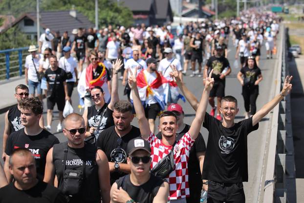 Zagreb: Tisuće fanova Thompsona prolazi Mostom mladosti koji je zatvoren za promet
