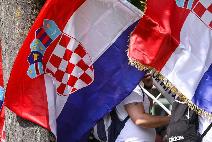 Zagreb: Okupljanje prosvjednika Hodaj za Liku, hodaj za Hrvatsku