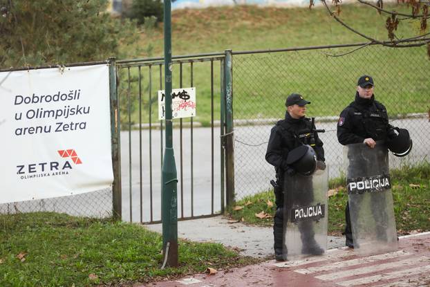 Sarajevo: Velik broj policije kod dvorane Zetra gdje će biti odigrana utakmica Eurolige između Dubaija i izraelskog Hapoela