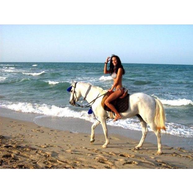 FOTO I tad je nosila tangice: Ovako je supruga slovenskog premijera izgledala kao plavuša