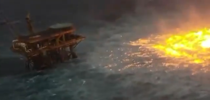 Ogromni vatreni prsten u Meksičkom zaljevu: Pukao naftovod, ocean doslovno gori